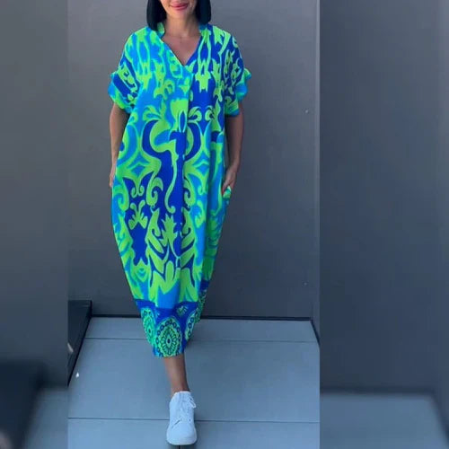 Svea – Elegant Blommig Klänning för en Romantisk och Sofistikerad Look