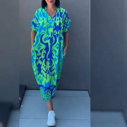 Svea – Elegant Blommig Klänning för en Romantisk och Sofistikerad Look